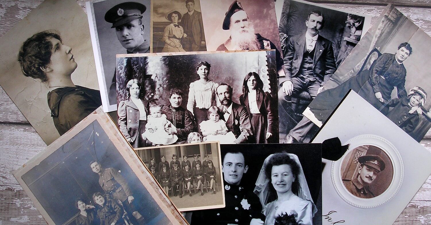 Sammlung alter Schwarzweisfotos mit verschiedenen Familienmitgliedern